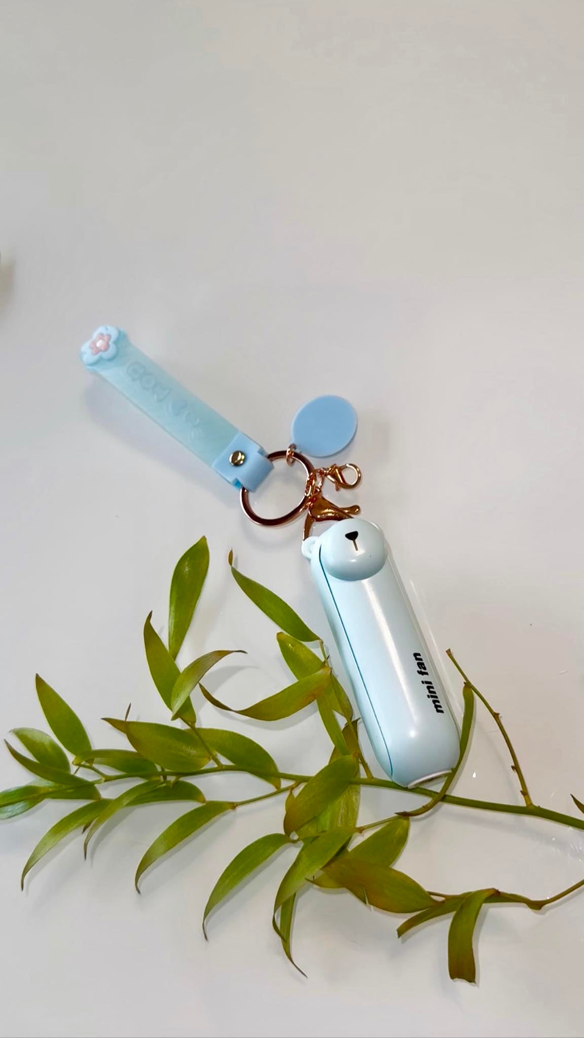 Mini ventilatore tascabile multifunzione 3 in 1 - Fresco, luminoso e a mani libere